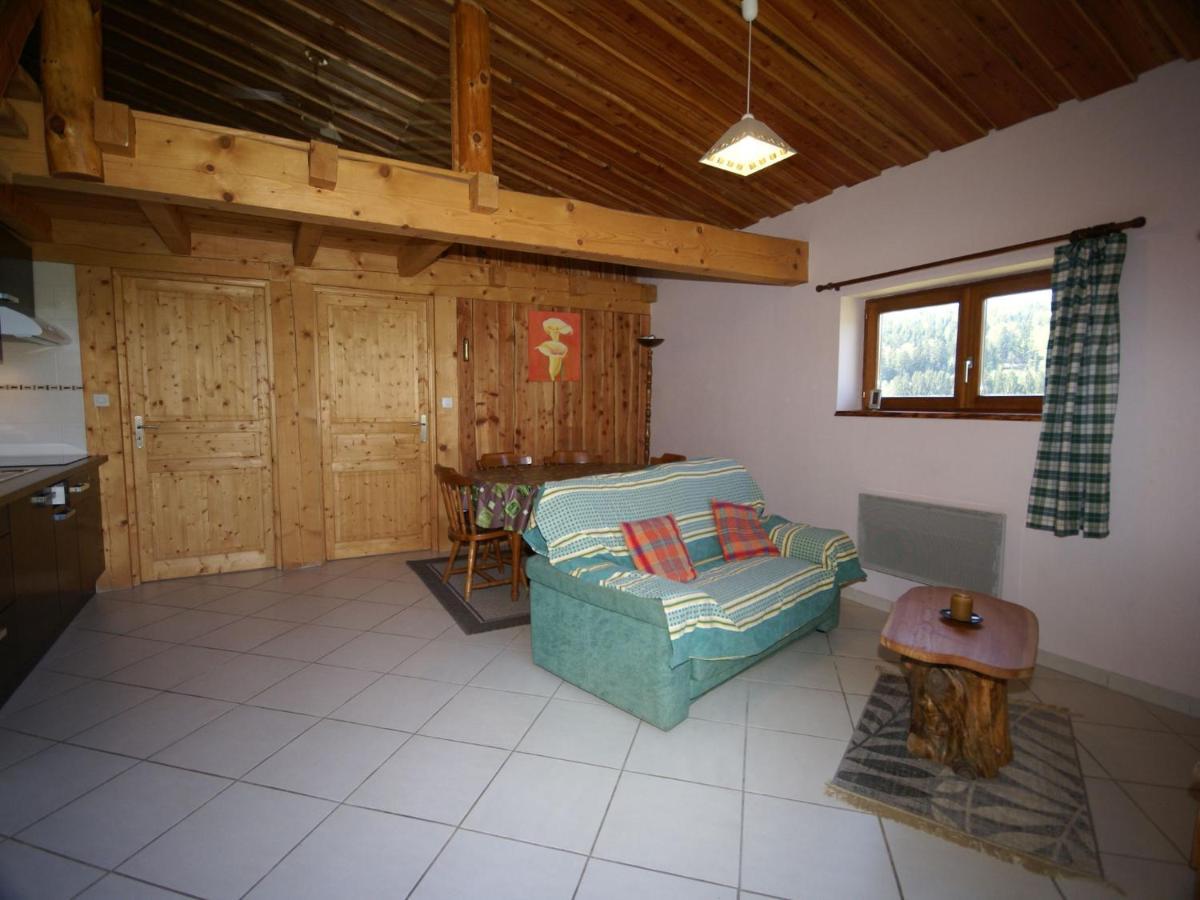 Cosy Holiday Home With Garden In Walscheid Екстериор снимка